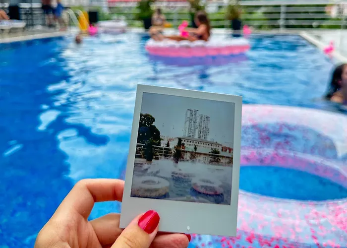 New Wave Hotel